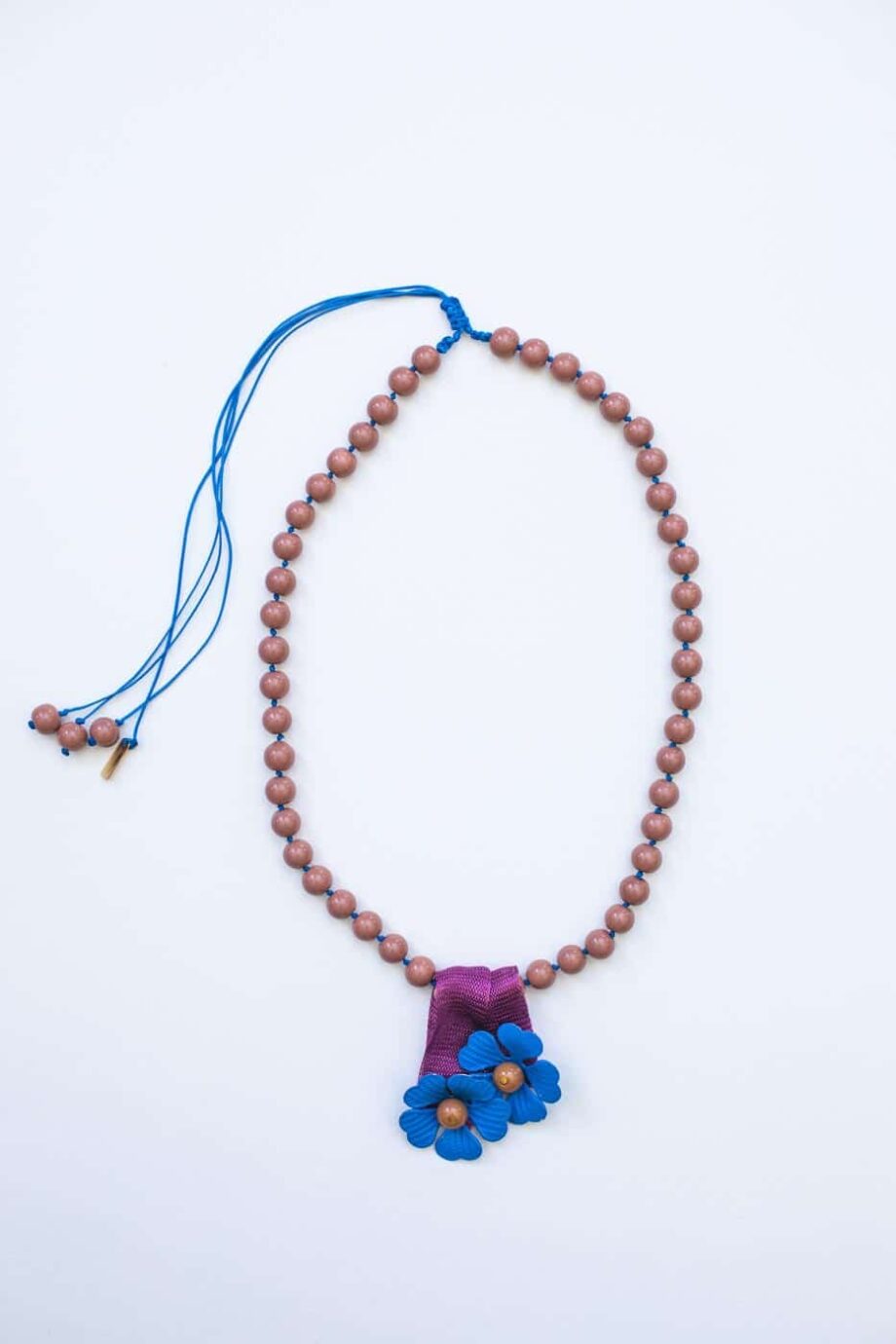 Flower power necklace (blue & beige)_02