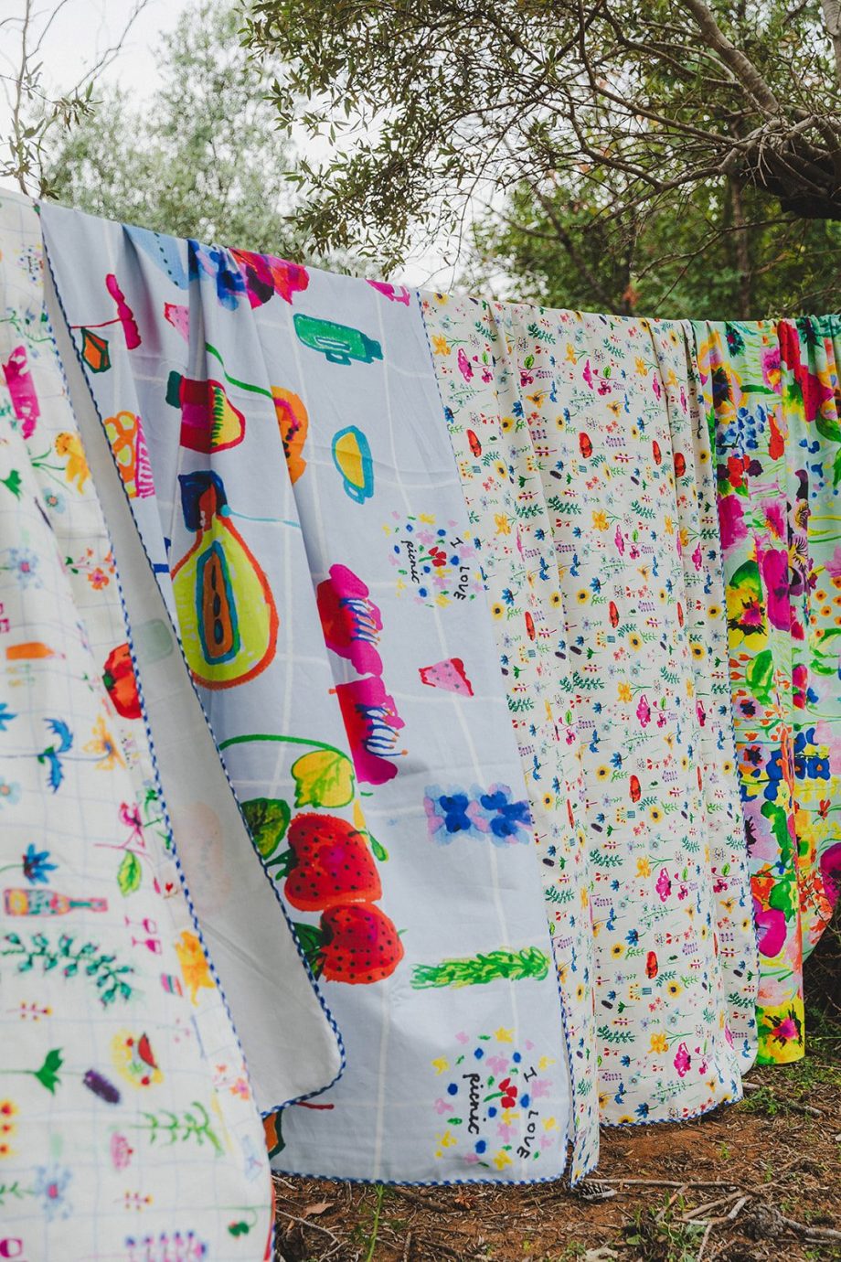 ⁦Big Blue Picnic tablecloth⁩ – תמונה ⁦4⁩