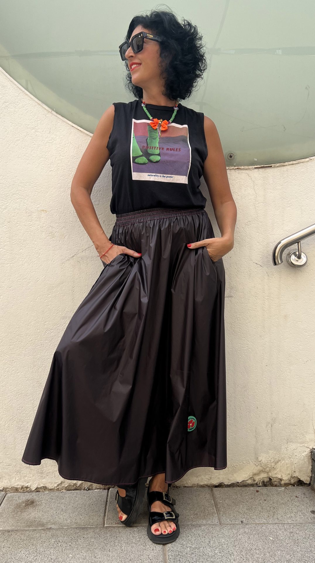 חצאית ניילון שחורה