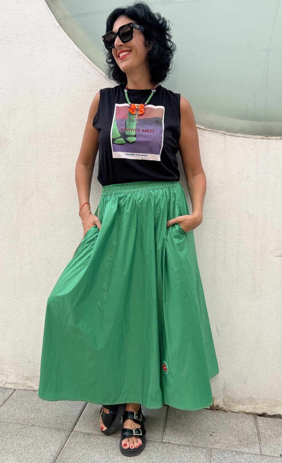 ⁦חצאית ניילון ירוקה⁩ – תמונה ⁦2⁩