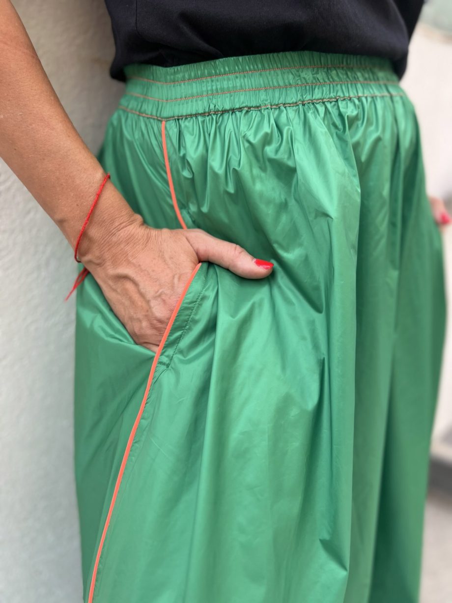 ⁦חצאית ניילון ירוקה⁩ – תמונה ⁦3⁩