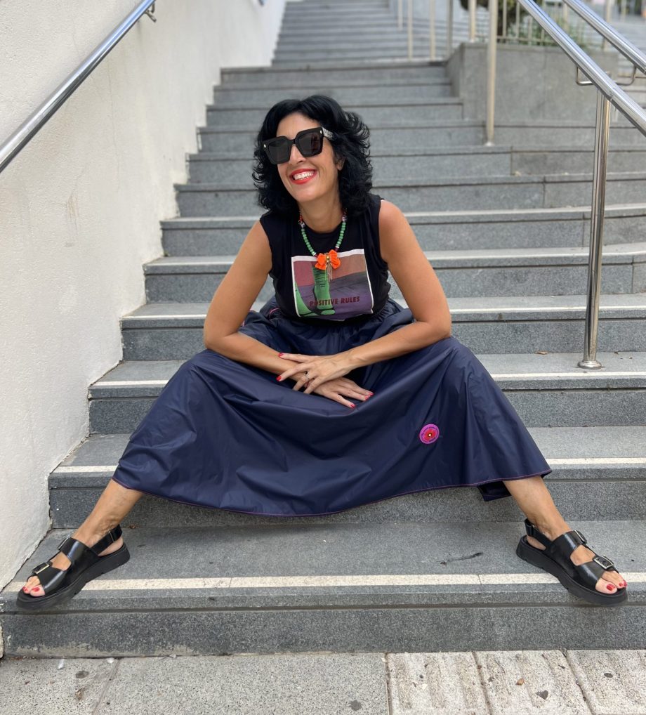 ⁦חצאית ניילון כחולה⁩ – תמונה ⁦5⁩