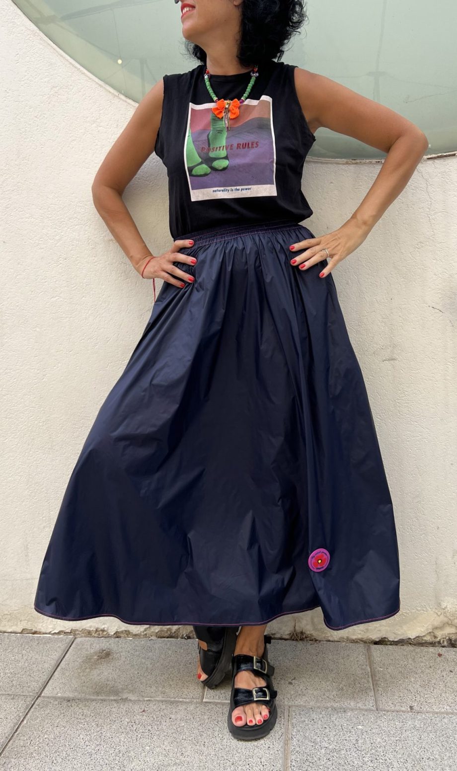 ⁦חצאית ניילון כחולה⁩ – תמונה ⁦4⁩