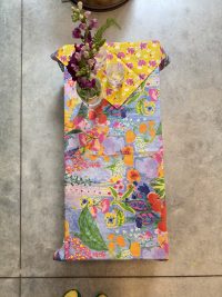 ⁦Who’s coming for dinner tablecloth small⁩ – תמונה ⁦3⁩