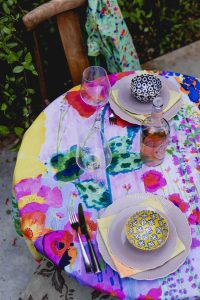 ⁦Giraffe and friends table cloth⁩ – תמונה ⁦4⁩